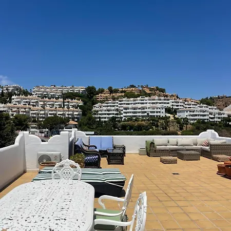 Sea View, Walk To Restaurants, Gym, Paddle & Golf Apartment