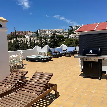 Sea View, Walk To Restaurants, Gym, Paddle & Golf