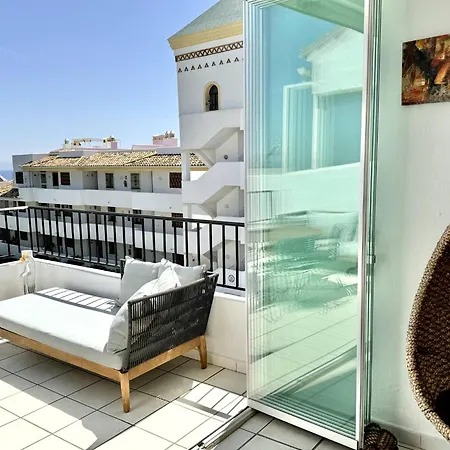Sea View, Walk To Restaurants, Gym, Paddle & Golf Apartment